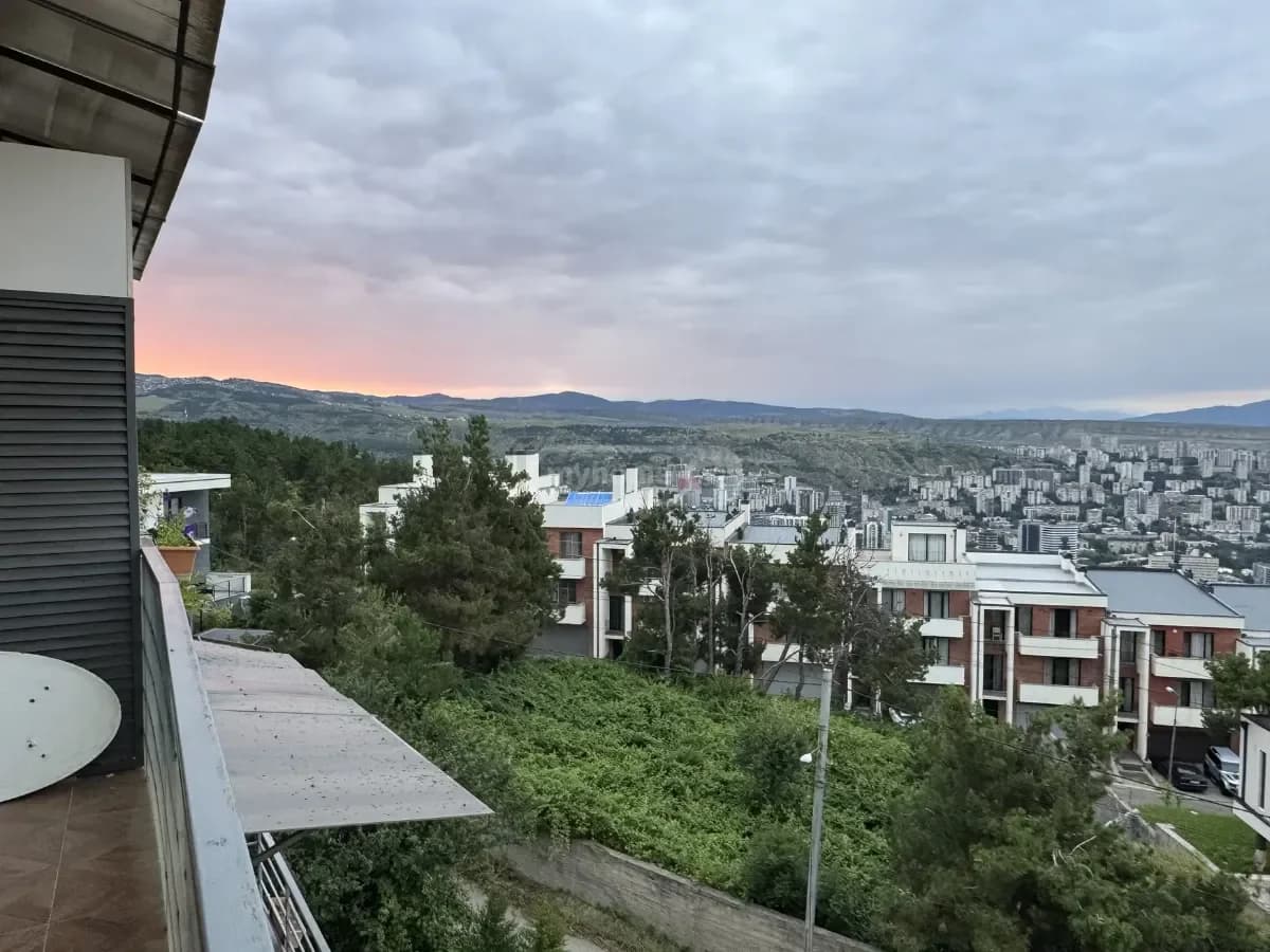 ქირავდება 3 ოთახიანი ბინა ბაგებში (ფოტო 5)