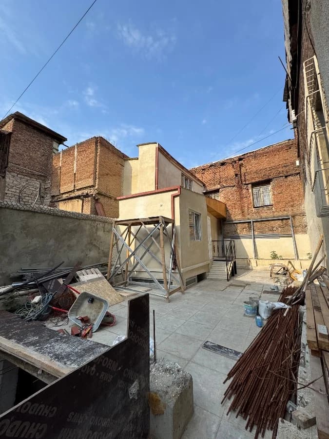 იყიდება 4 ოთახიანი კერძო სახლი სოლოლაკში