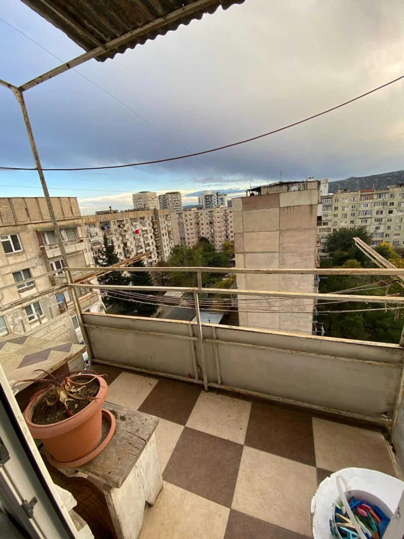 იყიდება 4 ოთახიანი ბინა ვაზისუბანში (ფოტო 5)