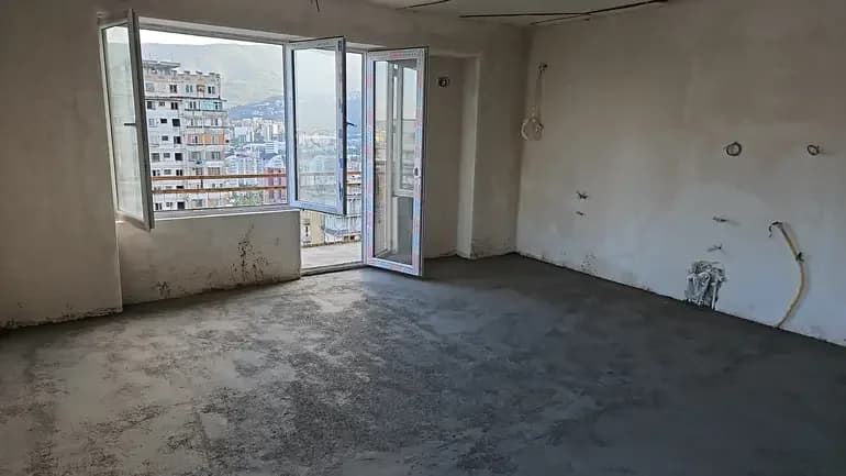 იყიდება 3 ოთახიანი ბინა ნუცუბიძის ფერდობში