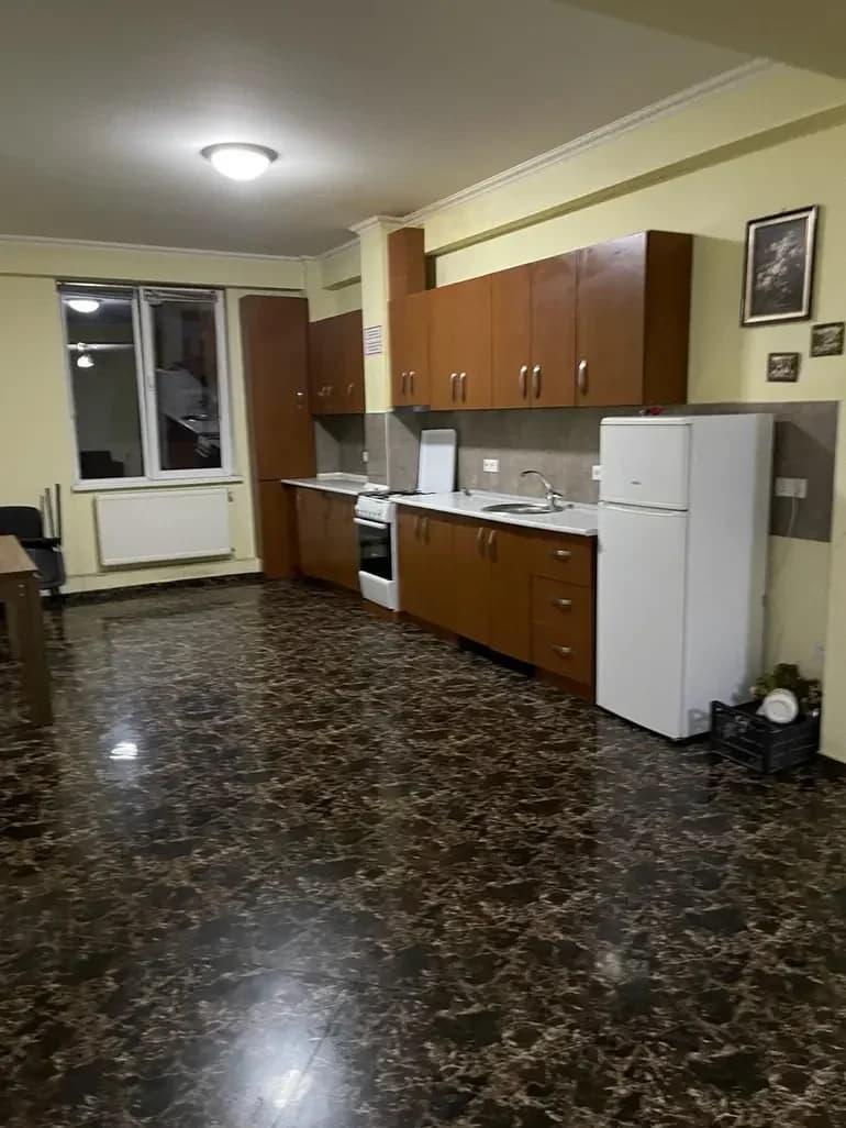 ქირავდება 5 ოთახიანი ბინა ისანში