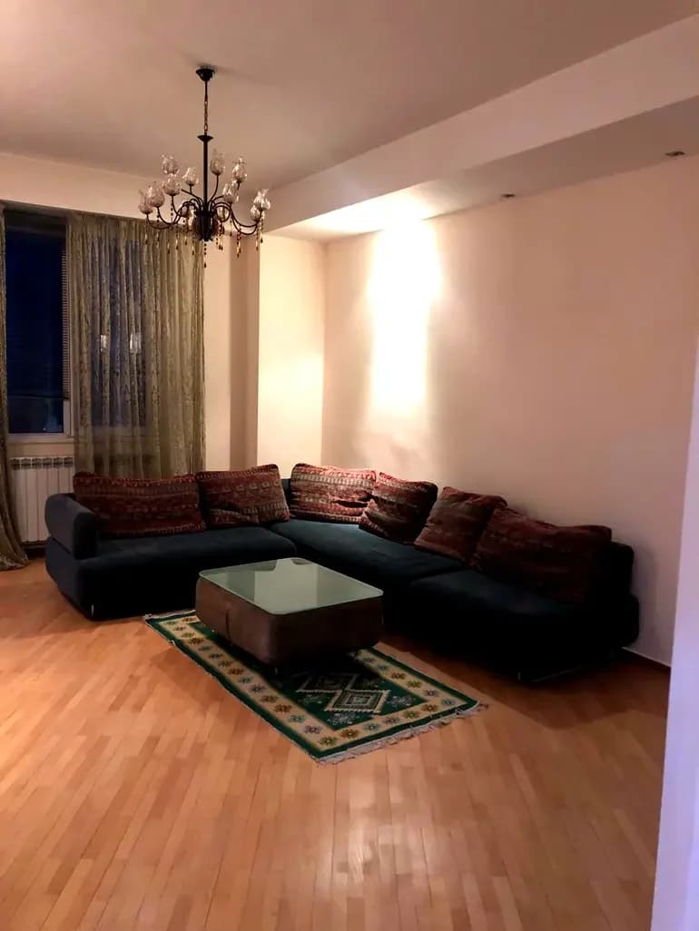 ქირავდება 3 ოთახიანი ბინა საბურთალოზე