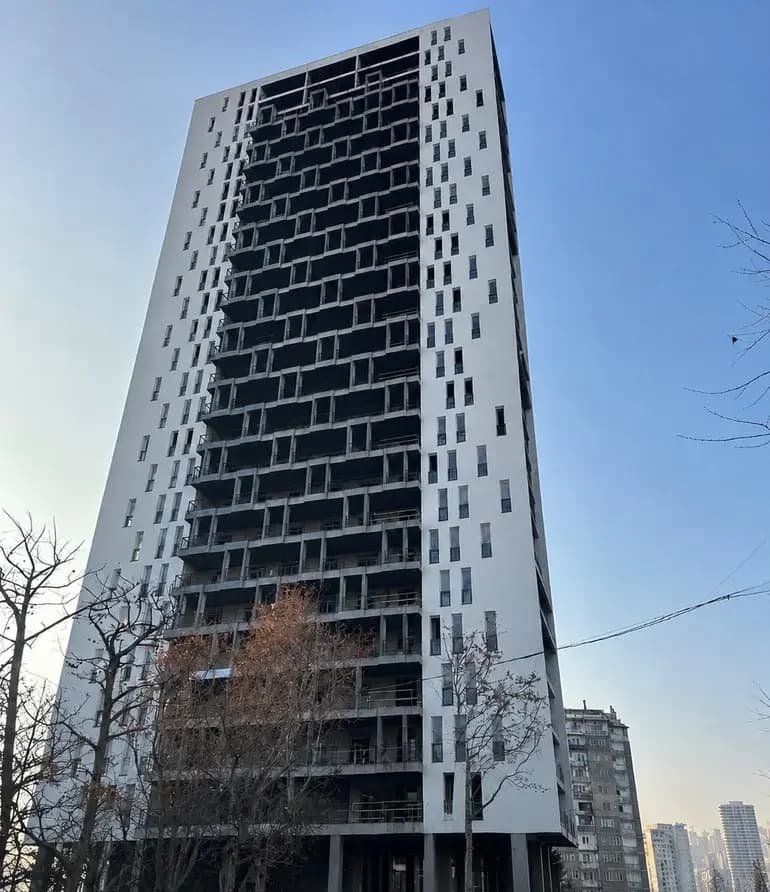 იყიდება 3 ოთახიანი ბინა საბურთალოზე