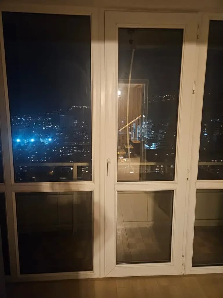 ქირავდება 2 ოთახიანი ბინა ნუცუბიძის ფერდობში (ფოტო 5)
