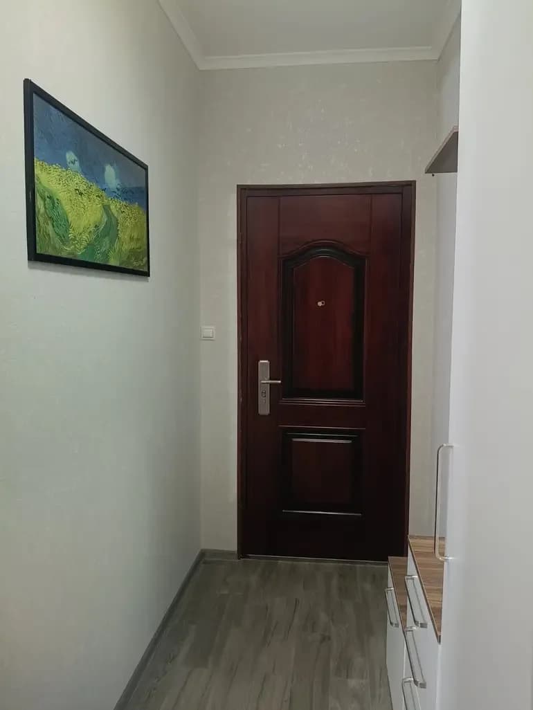 იყიდება 2 ოთახიანი ბინა ვარკეთილში