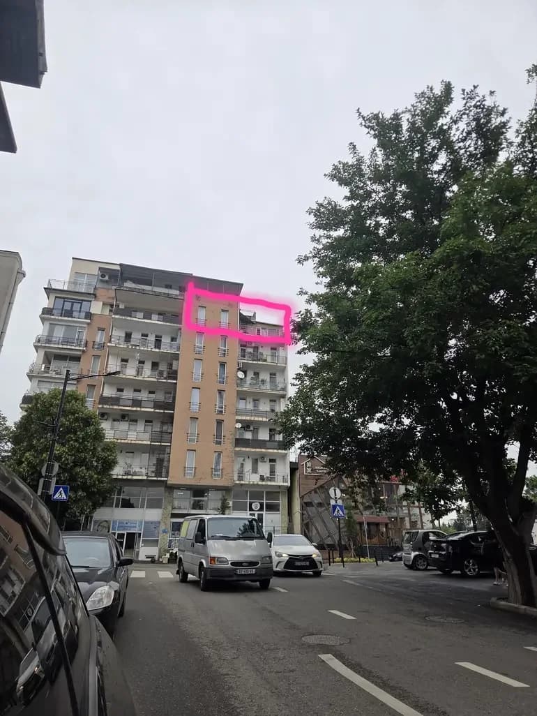 იყიდება 4 ოთახიანი ბინა ისანში