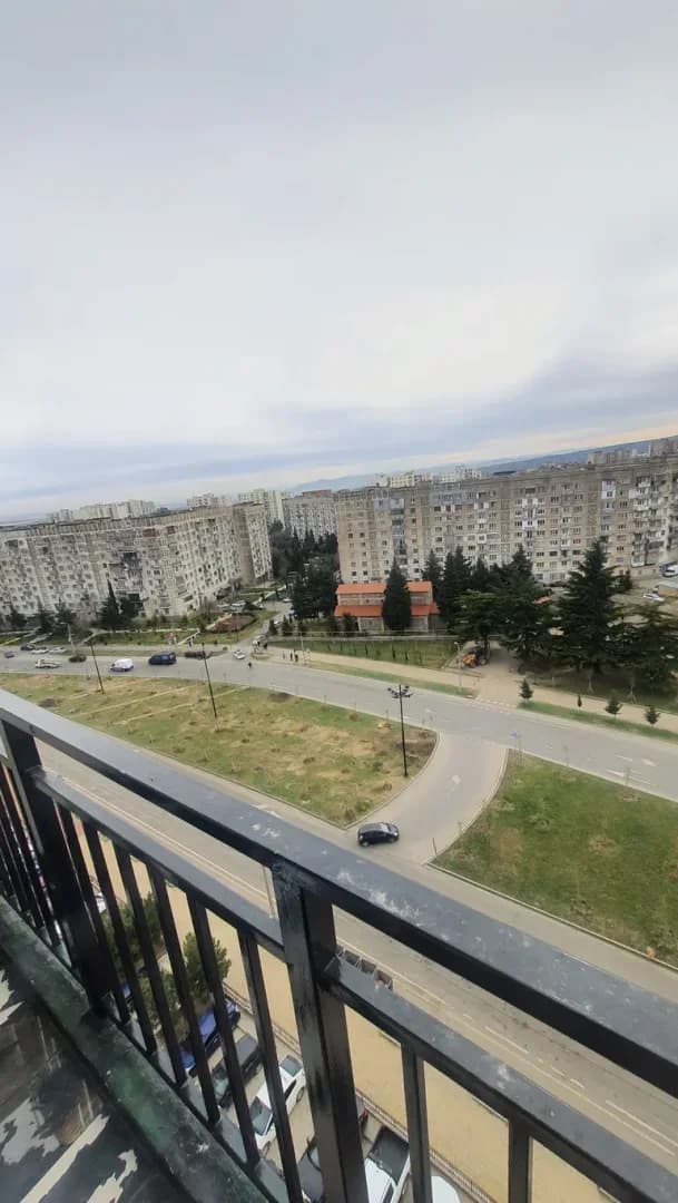 იყიდება 2 ოთახიანი ბინა ვარკეთილში