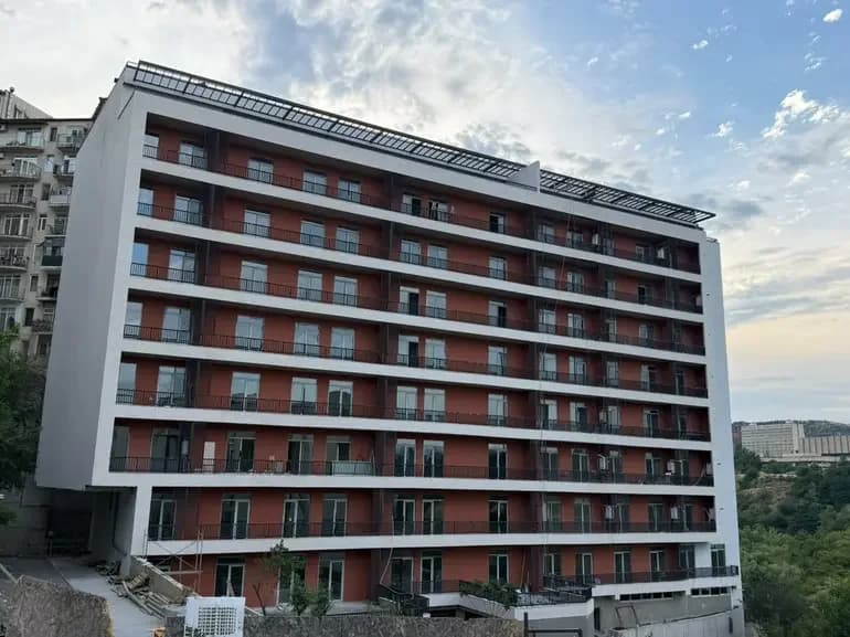 იყიდება 2 ოთახიანი ბინა ბაგებში