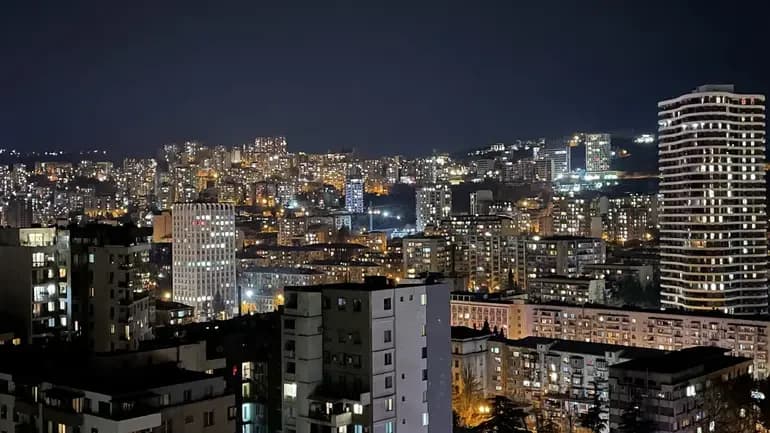 ქირავდება 2 ოთახიანი ბინა საბურთალოზე (ფოტო 5)