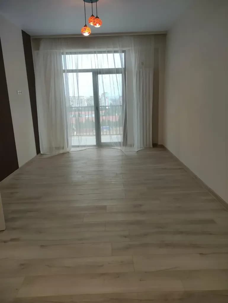იყიდება 2 ოთახიანი ბინა ვარკეთილში