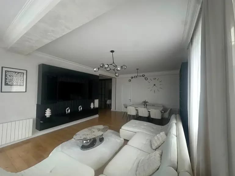 იყიდება 3 ოთახიანი ბინა ბაგებში