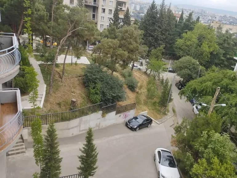 ქირავდება 4 ოთახიანი ბინა კრწანისში