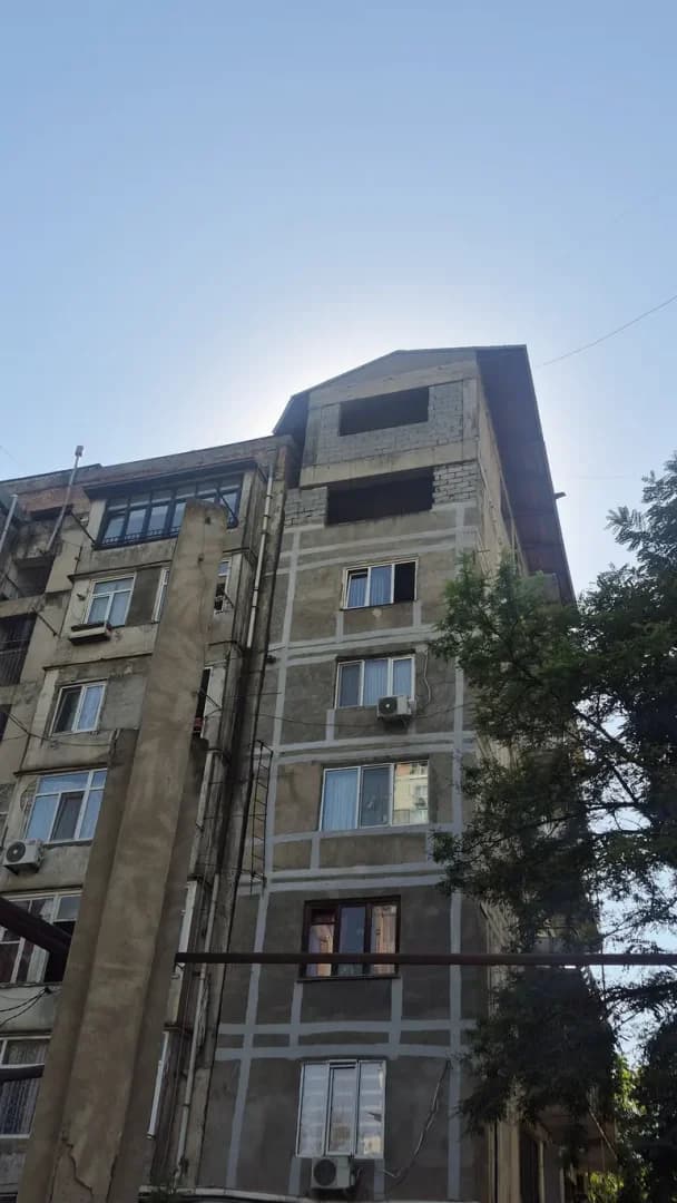 იყიდება 10 ოთახიანი ბინა სოფ. დიღომი