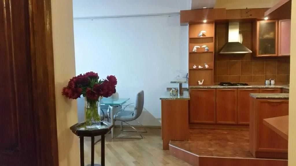 იყიდება 3 ოთახიანი ბინა მთაწმინდაზე (ფოტო 5)