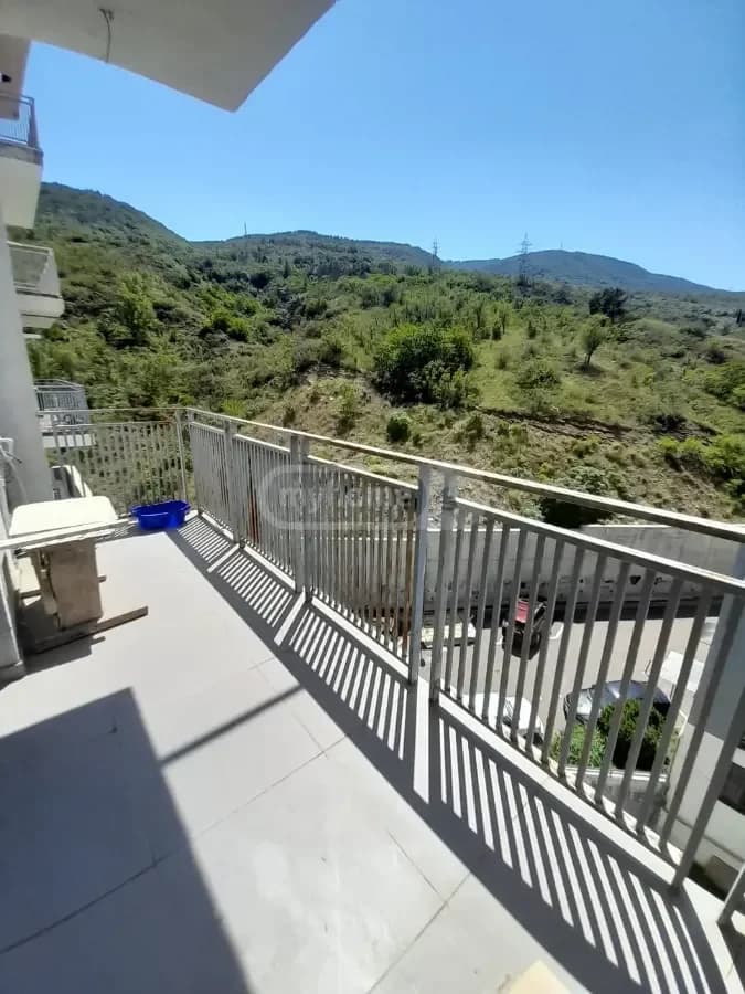 იყიდება 3 ოთახიანი ბინა ვაკეში