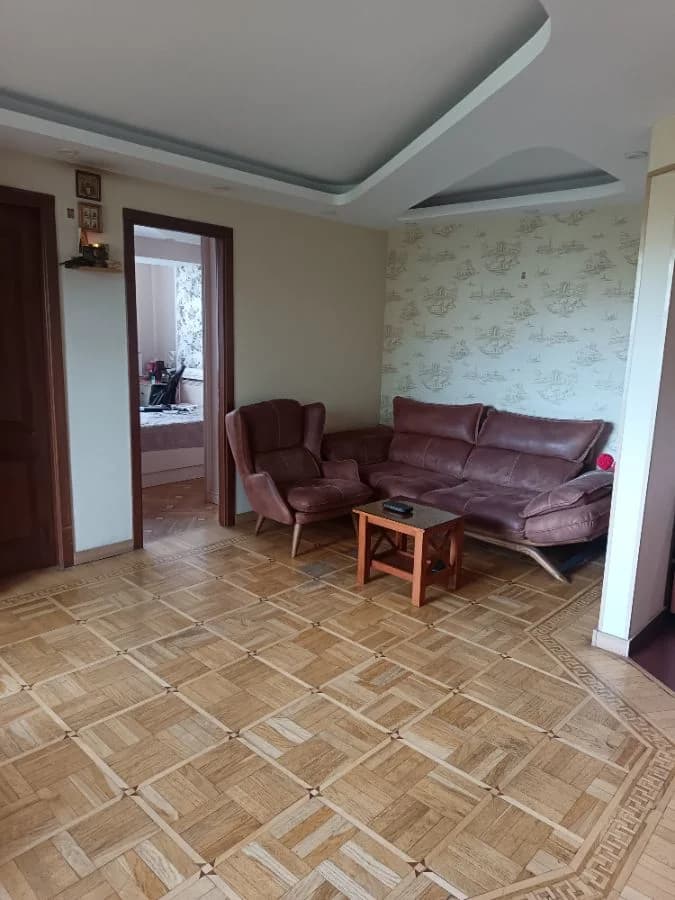 იყიდება 3 ოთახიანი ბინა საბურთალოზე