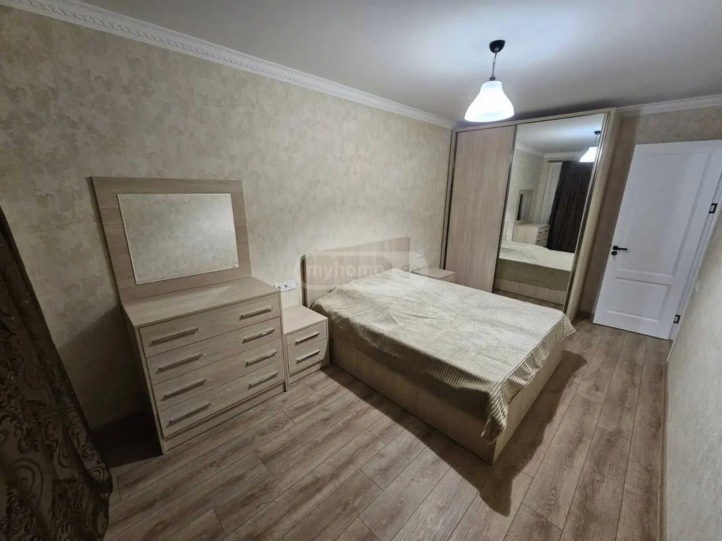 ქირავდება 3 ოთახიანი ბინა სან. ზონა