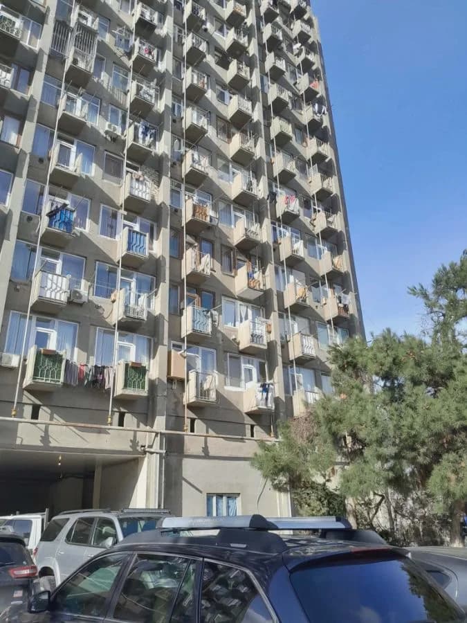 იყიდება 3 ოთახიანი ბინა ბაგებში