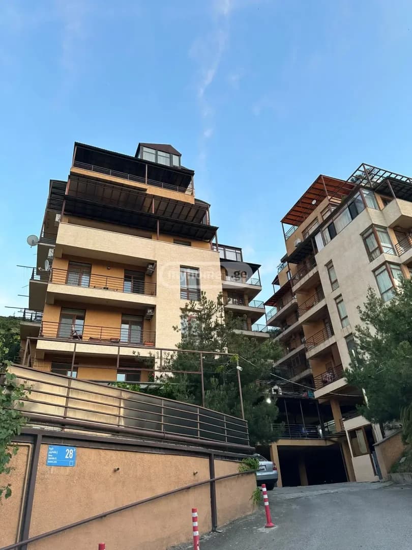 ქირავდება 5 ოთახიანი ბინა ვერაზე