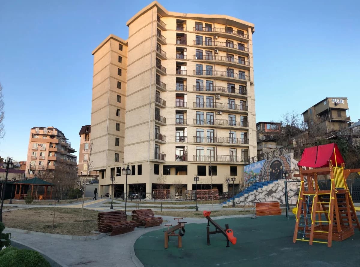 იყიდება 3 ოთახიანი ბინა ჩუღურეთში