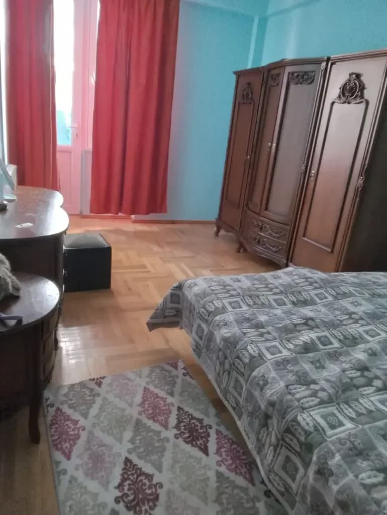 იყიდება 3 ოთახიანი ბინა საბურთალოზე (ფოტო 5)