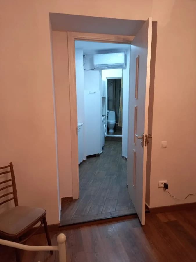 იყიდება 1 ოთახიანი ბინა მთაწმინდაზე (ფოტო 5)
