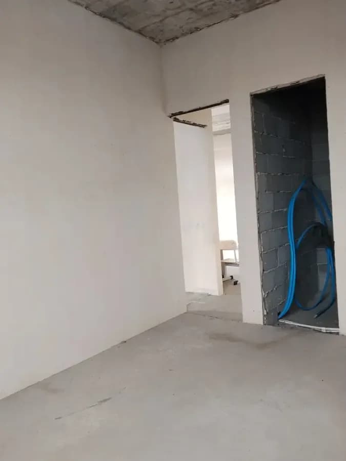იყიდება 3 ოთახიანი ბინა სან. ზონა