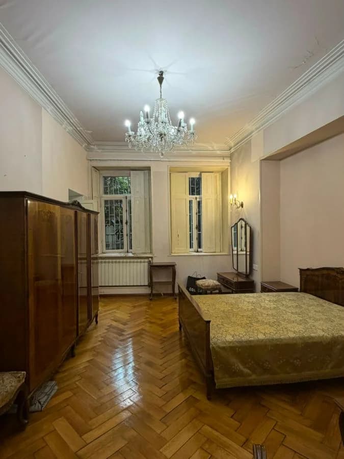 ქირავდება 3 ოთახიანი ბინა სოლოლაკში