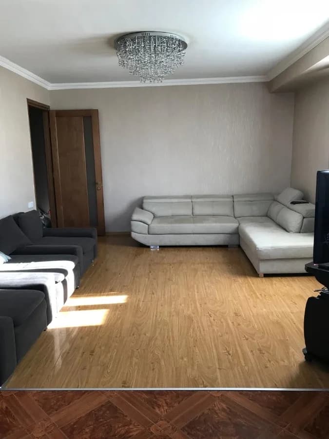 იყიდება 2 ოთახიანი ბინა გლდანში