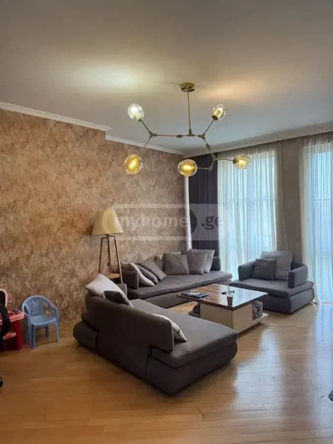 იყიდება 3 ოთახიანი ბინა ვერაზე