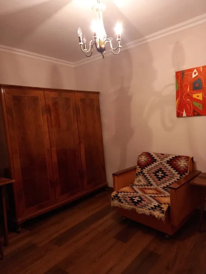 იყიდება 1 ოთახიანი ბინა მთაწმინდაზე